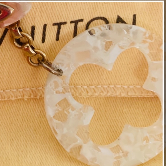 ♦️♦️LV Key Holder Bag Charm Iconic Monogram Flowers - Picture 4 of 5